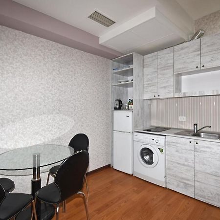 Armenak Apartment No 8, Abovyan Street Yerevan Bagian luar foto