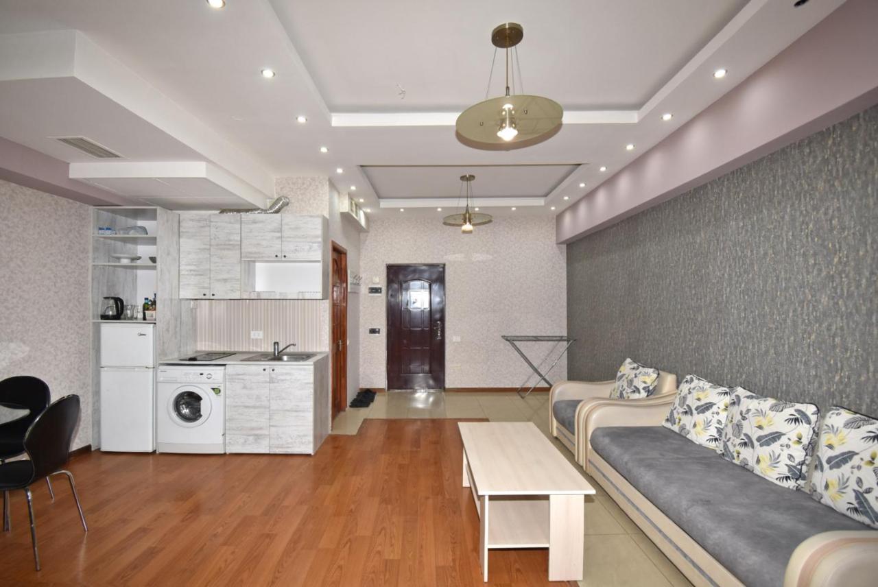 Armenak Apartment No 8, Abovyan Street Yerevan Bagian luar foto