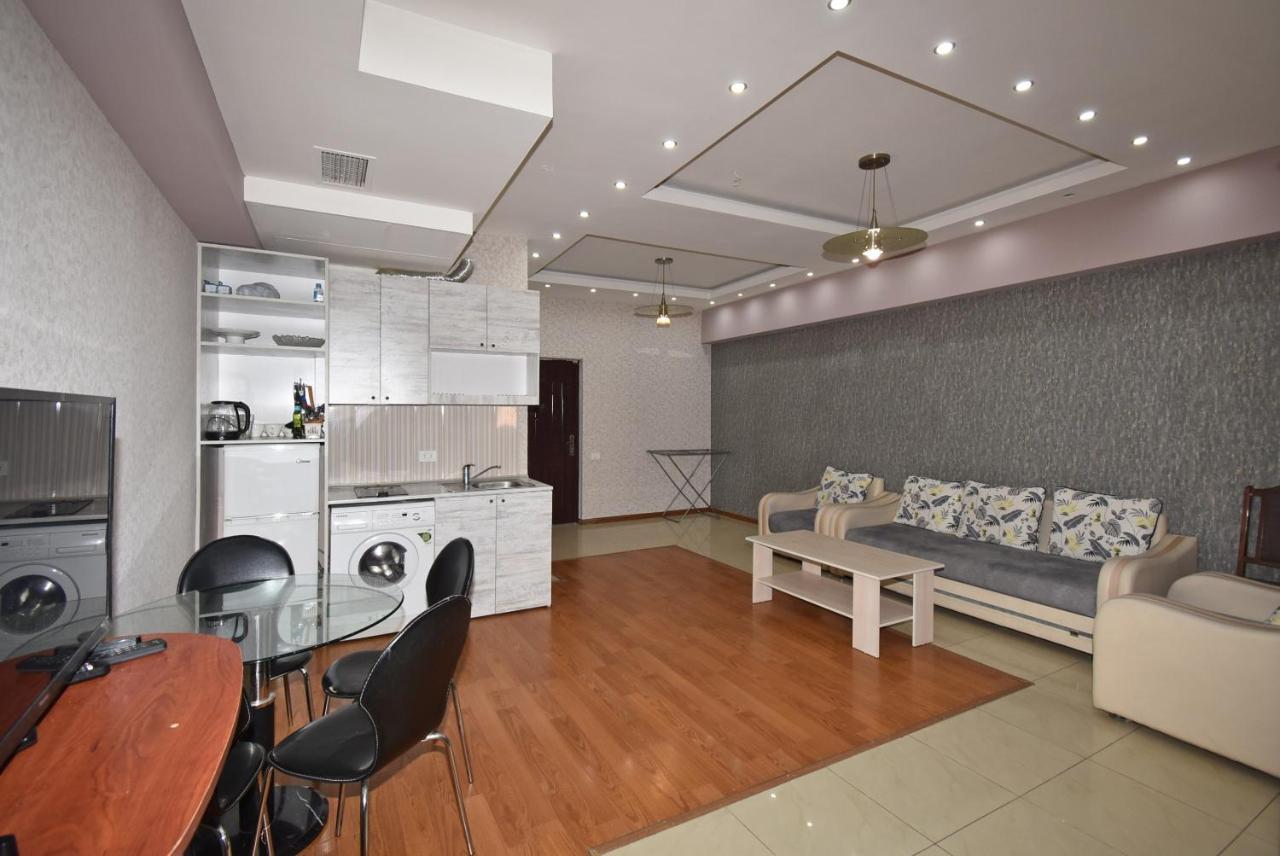 Armenak Apartment No 8, Abovyan Street Yerevan Bagian luar foto