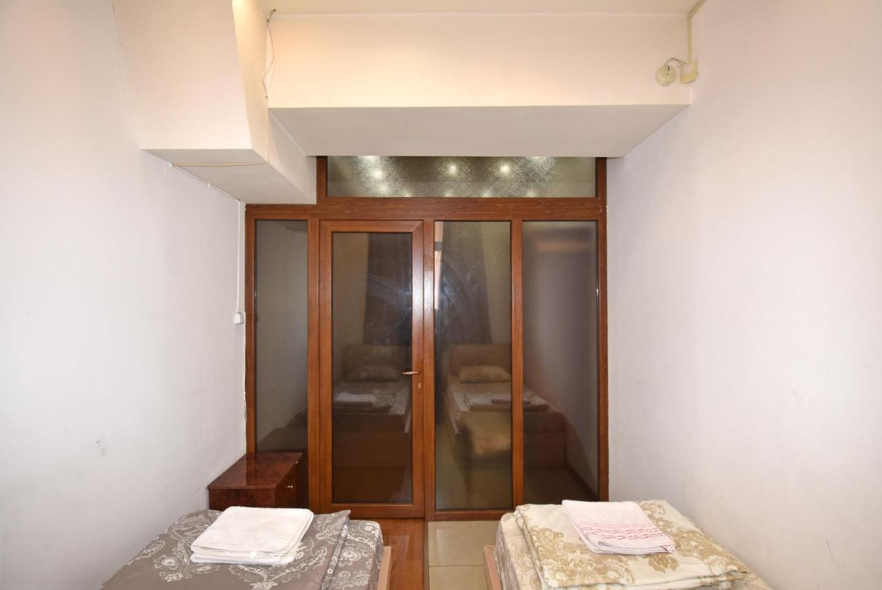 Armenak Apartment No 8, Abovyan Street Yerevan Bagian luar foto